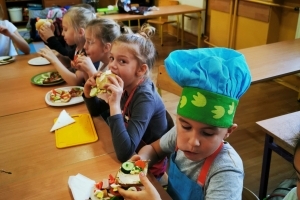 7 listopada - Dzień Śniadanie Daje Moc w naszej szkole, w Europie obchodzony jako Dzień Zdrowego Jedzenia i Gotowania